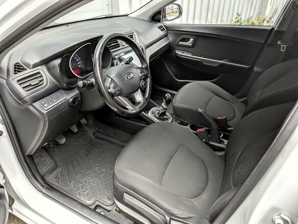 2014 Kia Rio 5-speed III, белый, 699000 рублей - вид 6