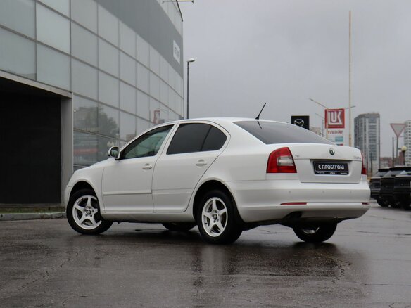2011 Skoda Octavia II (A5) Рестайлинг, белый, 690000 рублей - вид 6