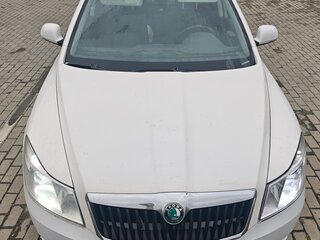 2013 Skoda Octavia II (A5) Рестайлинг, белый, 750000 рублей, вид 1