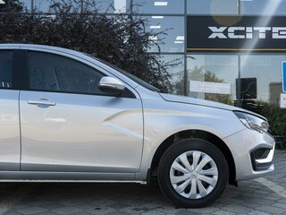 2026 Lada (ВАЗ) Vesta I Рестайлинг (NG), серебристый, 1705000 рублей, вид 5