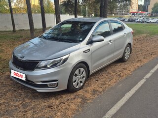 2017 Kia Rio III Рестайлинг, серебристый, 1150000 рублей, вид 1