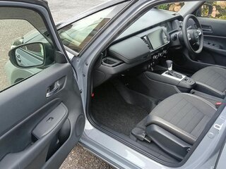 2023 Honda Fit IV Рестайлинг, серебристый, 1127000 рублей, вид 5
