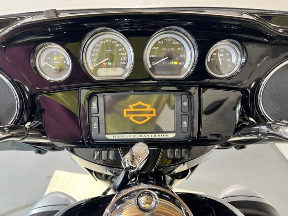 2015 Harley-Davidson Electra Glide, серебристый, 899000 рублей - вид 28