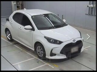 2021 Toyota Yaris IV, белый, 1050000 рублей, вид 2