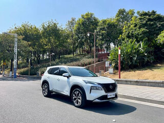 2022 Nissan X-Trail III Рестайлинг, белый, 1625000 рублей, вид 3