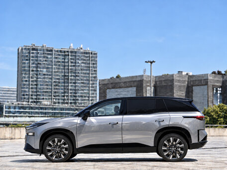 2026 Toyota bZ3X 58.3 kWh, серый, 2345000 рублей, вид 2