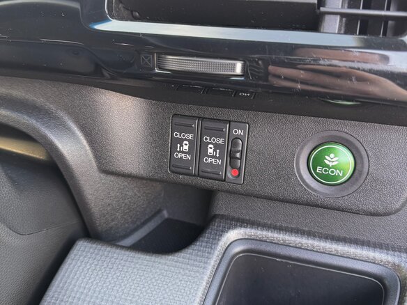 2018 Honda Stepwgn Spada V Рестайлинг, белый, 2100000 рублей - вид 20