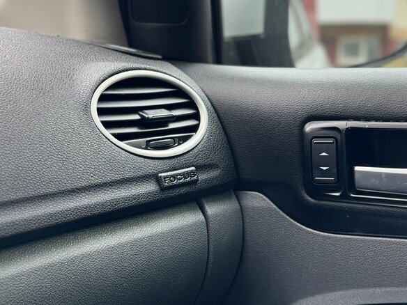 2011 Ford Focus II Рестайлинг, серебристый, 490000 рублей - вид 8