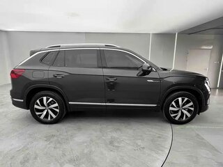 2022 Volkswagen Tayron I, чёрный, 1730005 рублей, вид 5