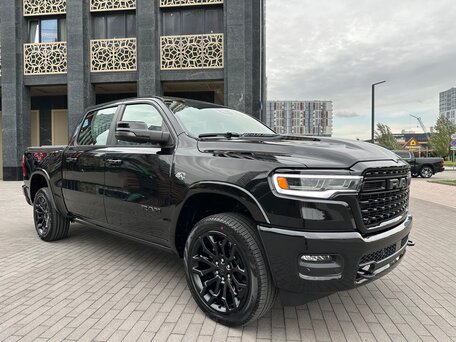 2026 Ram 1500 Crew Cab eTorque V Рестайлинг, чёрный, 11049000 рублей, вид 3