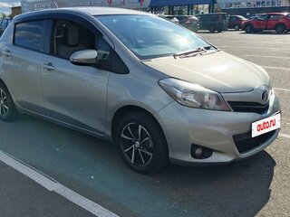 2013 Toyota Vitz III (XP130), серый, 890000 рублей, вид 2