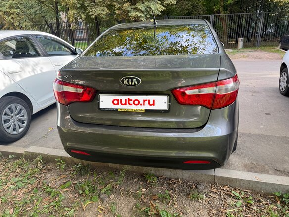 2013 Kia Rio 5-speed III, серый, 660000 рублей - вид 6