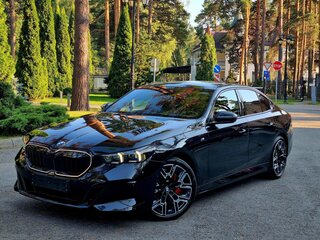 2025 BMW 5 серии 530i xDrive VIII (G60/G61/G68), чёрный, 9000000 рублей, вид 1