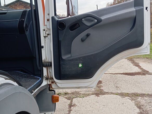 2002 Mercedes-Benz Atego, оранжевый, 2600000 рублей - вид 19