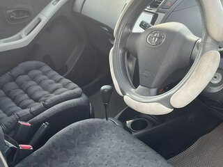 2010 Toyota Vitz II (XP90), серый, 650000 рублей, вид 3