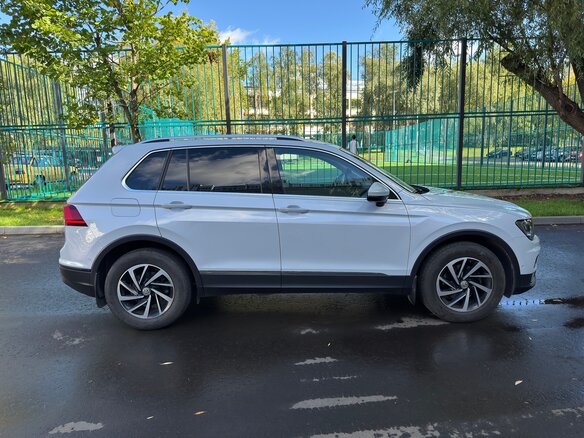 2018 Volkswagen Tiguan II, белый, 2070000 рублей - вид 2
