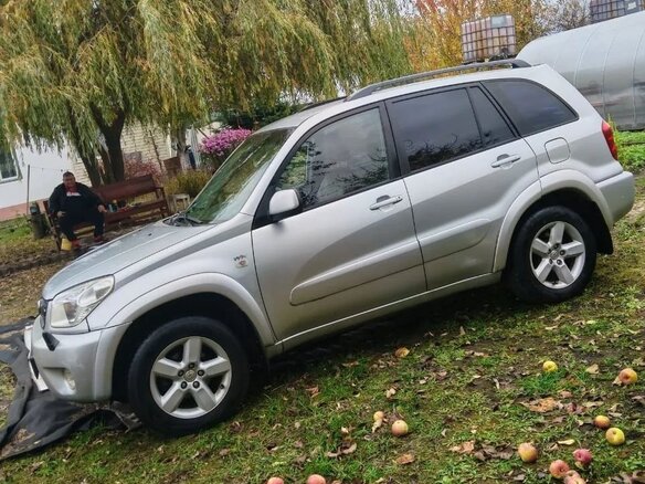 2004 Toyota RAV4 II (XA20) Рестайлинг, серебристый, 777000 рублей - вид 4