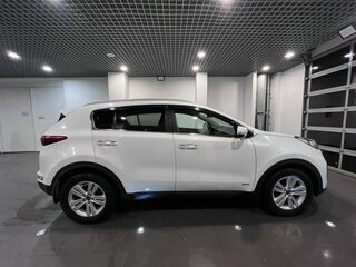 2018 Kia Sportage IV, белый, 1800000 рублей, вид 2