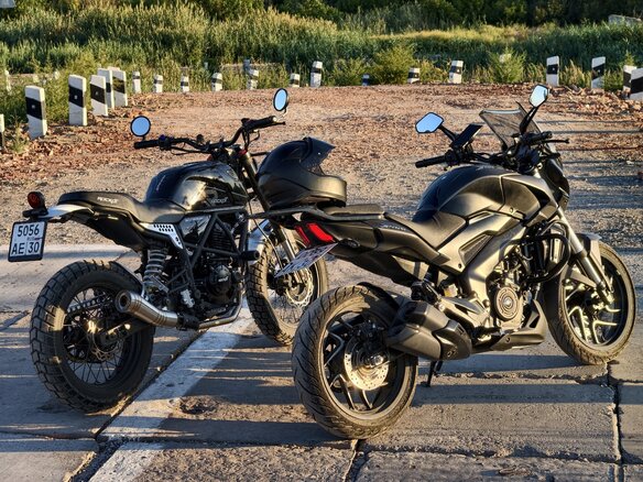 2025 Bajaj Dominar 400, чёрный - вид 5