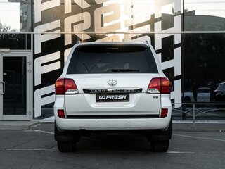 2015 Toyota Land Cruiser 200 Series Рестайлинг 1, белый, 4650000 рублей, вид 4
