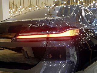 2026 BMW 7 серии 740d xDrive VII (G70), чёрный, 15800000 рублей, вид 4