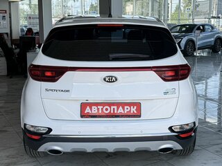 2020 Kia Sportage IV Рестайлинг, белый, 1989000 рублей, вид 5