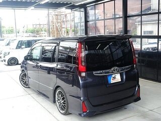 2017 Toyota Noah III (R80), фиолетовый, 1994500 рублей, вид 5