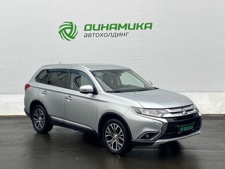 2018 Mitsubishi Outlander III Рестайлинг 2, серебристый, 1958000 рублей, вид 3