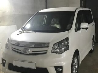 2011 Toyota Noah II (R70), белый, 1000000 рублей, вид 1