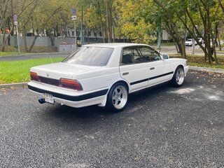 1989 Nissan Laurel VI (C33), белый, 410000 рублей, вид 3
