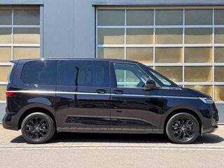 2023 Volkswagen Multivan T7, чёрный, 5190000 рублей, вид 2