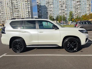 2021 Toyota Land Cruiser Prado 150 Series Рестайлинг 3, белый, 6950000 рублей, вид 2