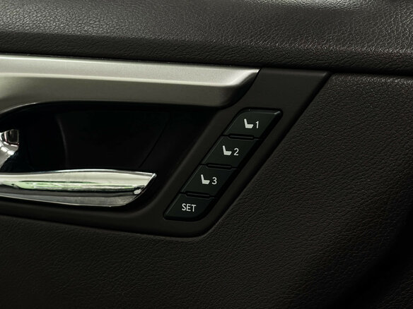 2017 Lexus RX 200t IV, красный, 3697000 рублей - вид 16