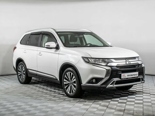 2020 Mitsubishi Outlander III Рестайлинг 3, белый, 1889000 рублей, вид 3