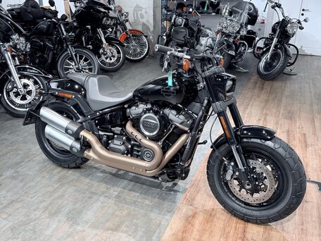 2018 Harley-Davidson Fat Bob, чёрный, 1699000 рублей, вид 2