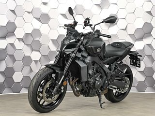 2024 Yamaha MT-09 (FZ-09), чёрный, 1227000 рублей, вид 2
