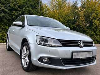 2012 Volkswagen Jetta VI, серебристый, 1395000 рублей, вид 2