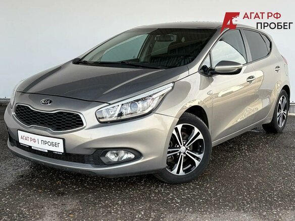 2015 Kia Ceed II, бежевый, 925000 рублей