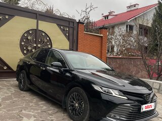 2019 Toyota Camry VIII (XV70), чёрный, 3550000 рублей, вид 1