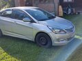 2015 Hyundai Solaris I Рестайлинг, серебристый, 650000 рублей - вид 2