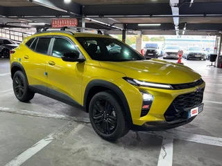 2023 Chevrolet Trax II, золотистый, 1620000 рублей, вид 4