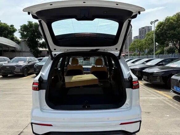 2024 Geely Monjaro (Xingyue L) I Рестайлинг (China Market), белый, 3500000 рублей - вид 7