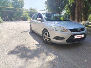 2010 Ford Focus II Рестайлинг, серебристый, 650000 рублей, вид 2
