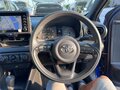 2022 Toyota Yaris IV, синий, 1390000 рублей - вид 9