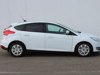 2017 Ford Focus III Рестайлинг, белый, 1050000 рублей, вид 4