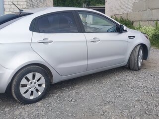 2011 Kia Rio III, серебристый, 565000 рублей, вид 4