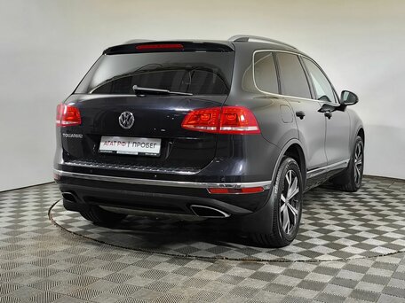 2016 Volkswagen Touareg II Рестайлинг, чёрный, 3045000 рублей, вид 4
