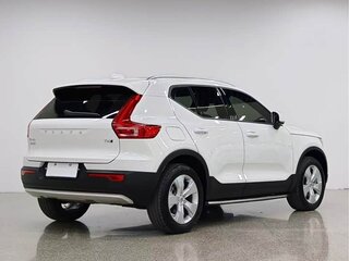 2022 Volvo XC40 I, белый, 3382448 рублей, вид 3