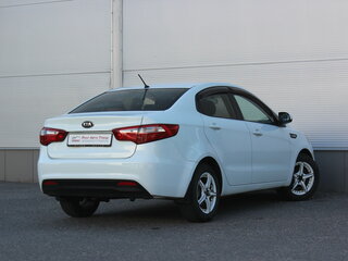 2013 Kia Rio 5-speed III, белый, 720000 рублей, вид 2