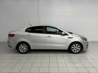 2016 Kia Rio III Рестайлинг, серебристый, 1080000 рублей, вид 4